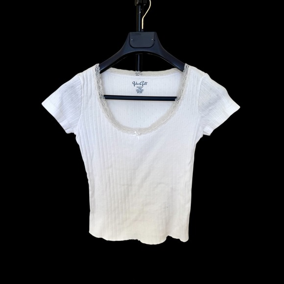 Brandy Melville Tops - Brandy Melville White Lace Top One Size XS/S Scoop Neck John Galt